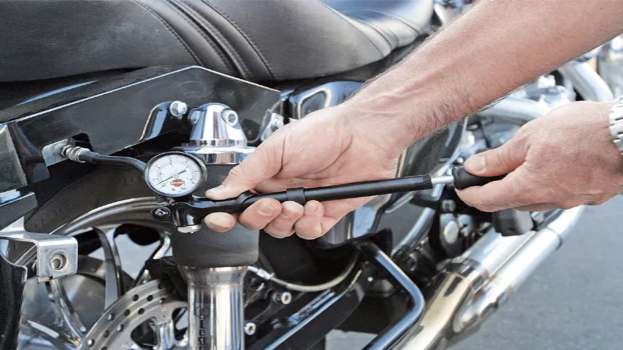 Ways To Adjust The Air Shock Pressure On A Harley Motorcycle