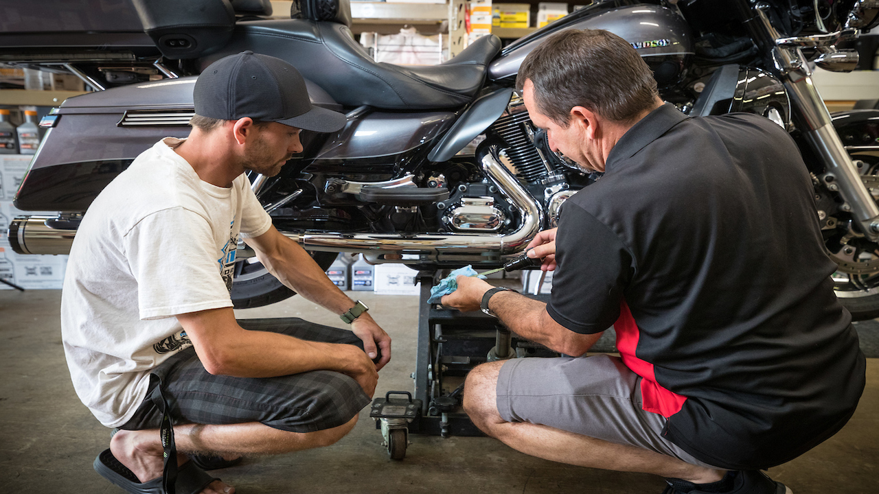 Tips For Maintaining Your Harley Davidson's Oil Levels