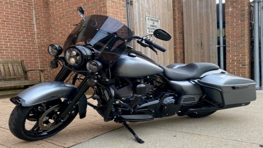 Road King Windshield Riding Uninterrupted