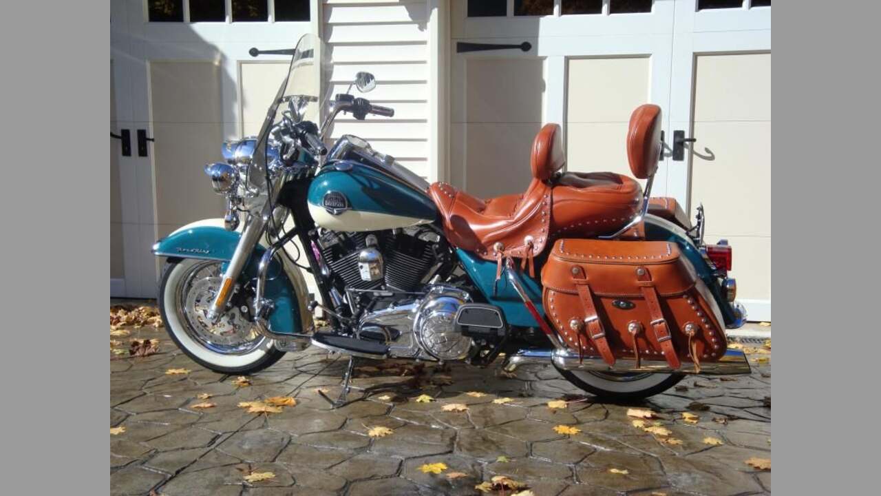 Types Of Road King Saddlebags With Their Benefits