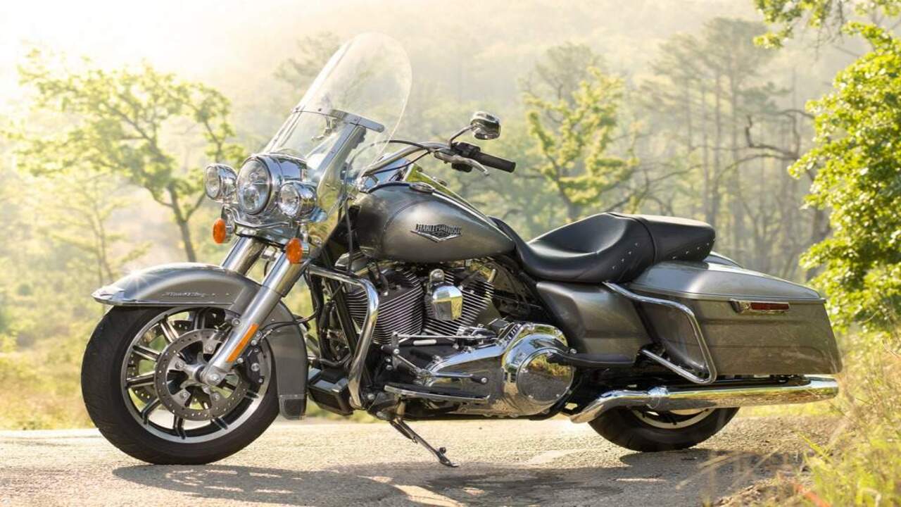 Road King FLHR: Unleash Majesty and Power!