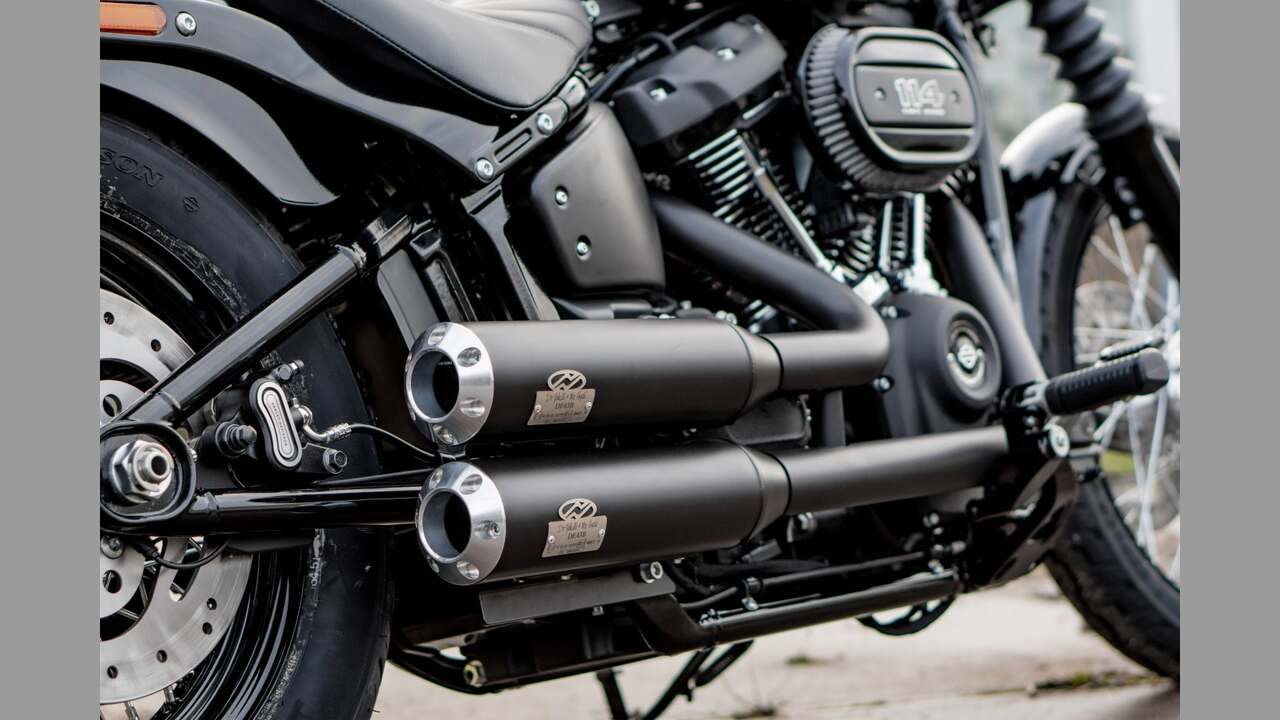 Handmo 2 Into 1 Exhaust For Harley Touring Bikes