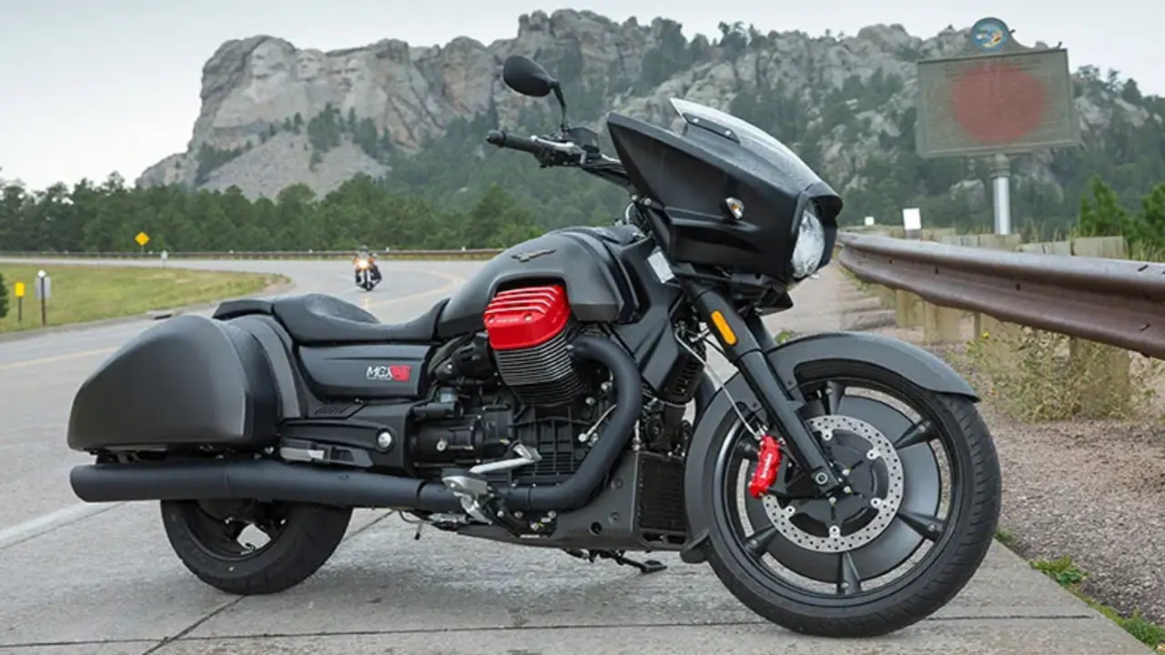 Moto Guzzi MGX 21 Motorbike Features In Detail
