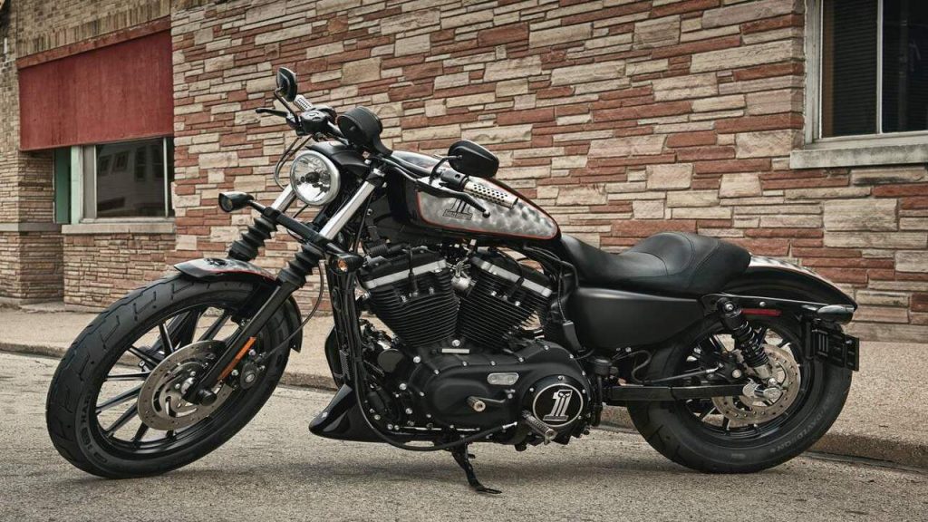 Harley Sportster Iron 883 Ride the Thunder!